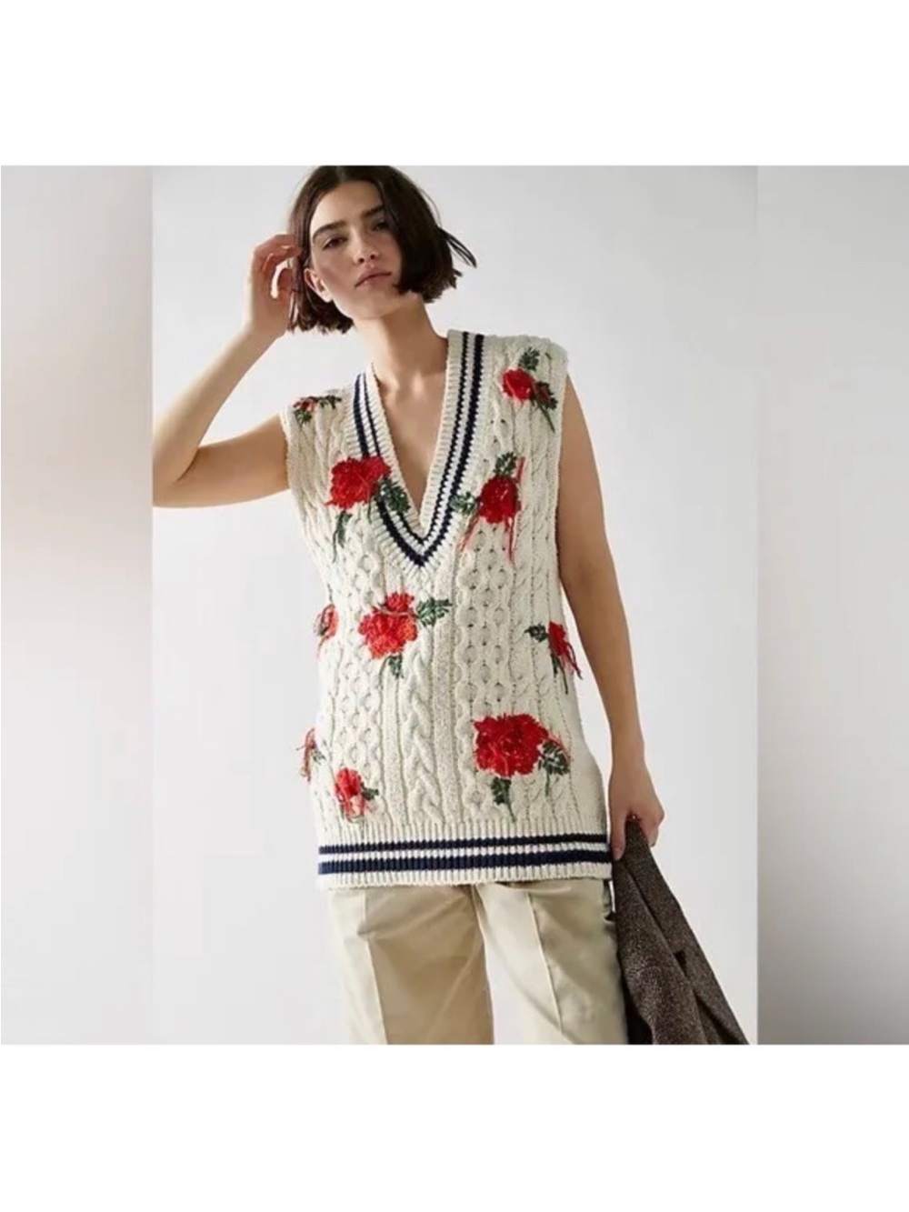 FREE PEOPLE Good Karma Vest
Size Small Cream Cable-Knit V-Neck Sweate